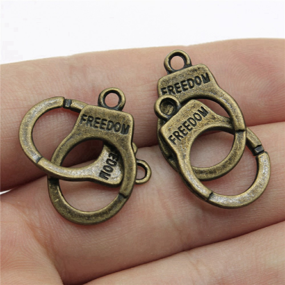 Fighting War Charms Pendant Ch - đánh giá và giá Vintage Fashion Stuff