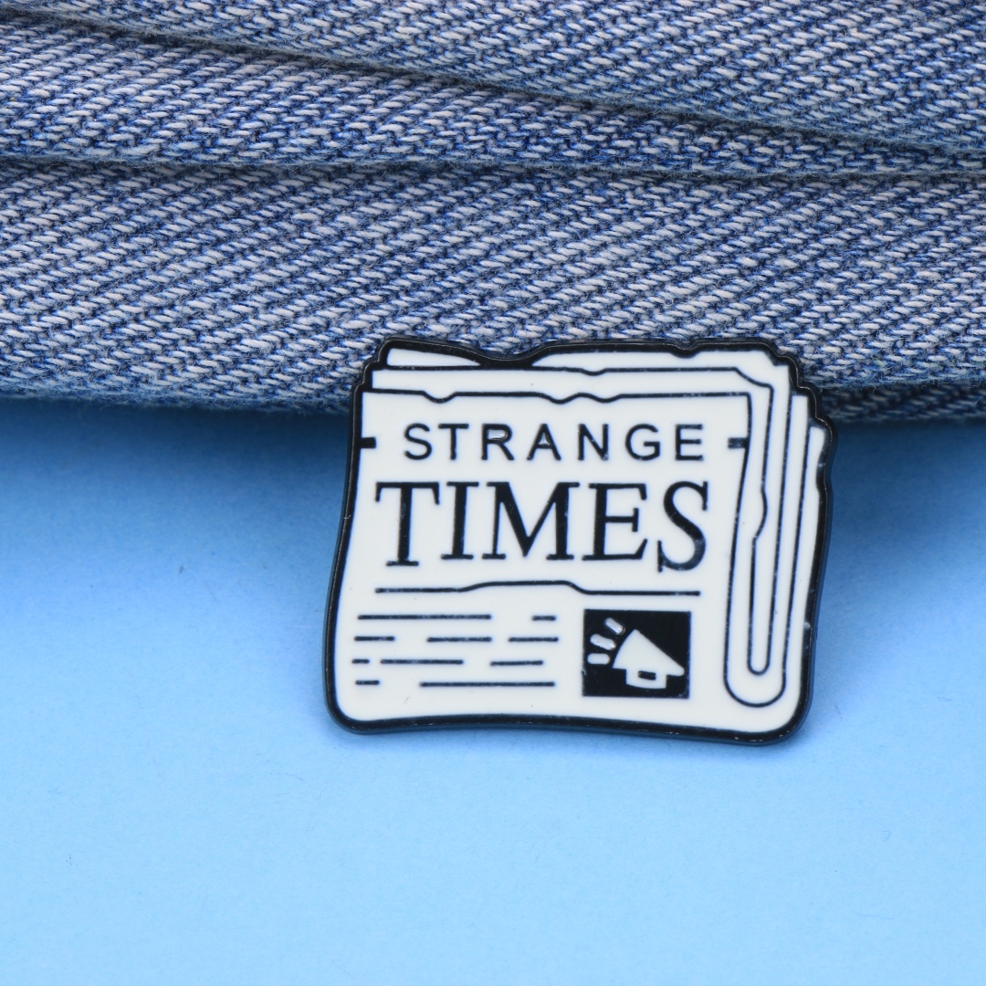 Retro Newspaper Strange Times  - đánh giá và giá Vintage Fashion Newspaper