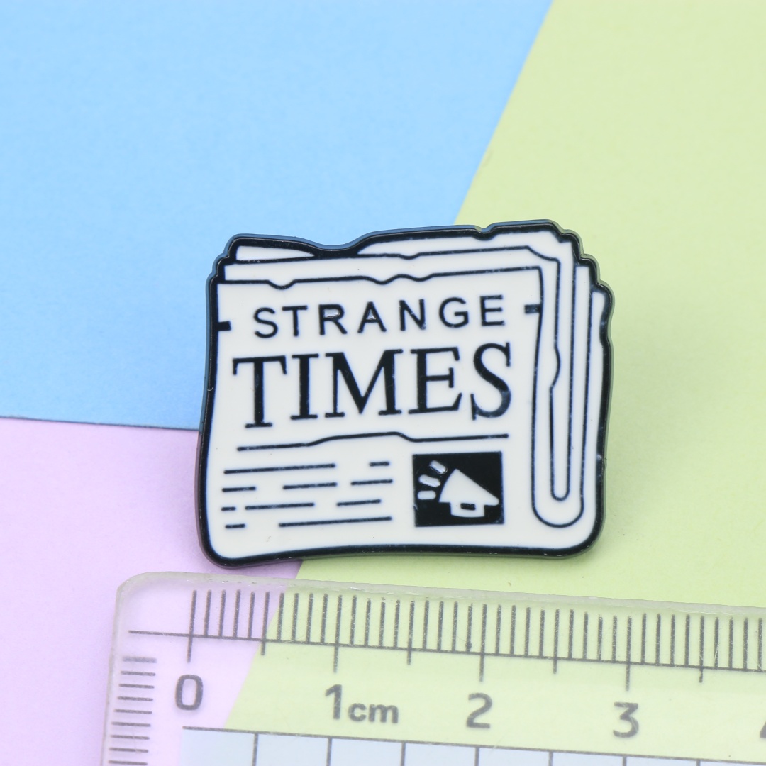 Retro Newspaper Strange Times  - đánh giá và giá Vintage Fashion Newspaper