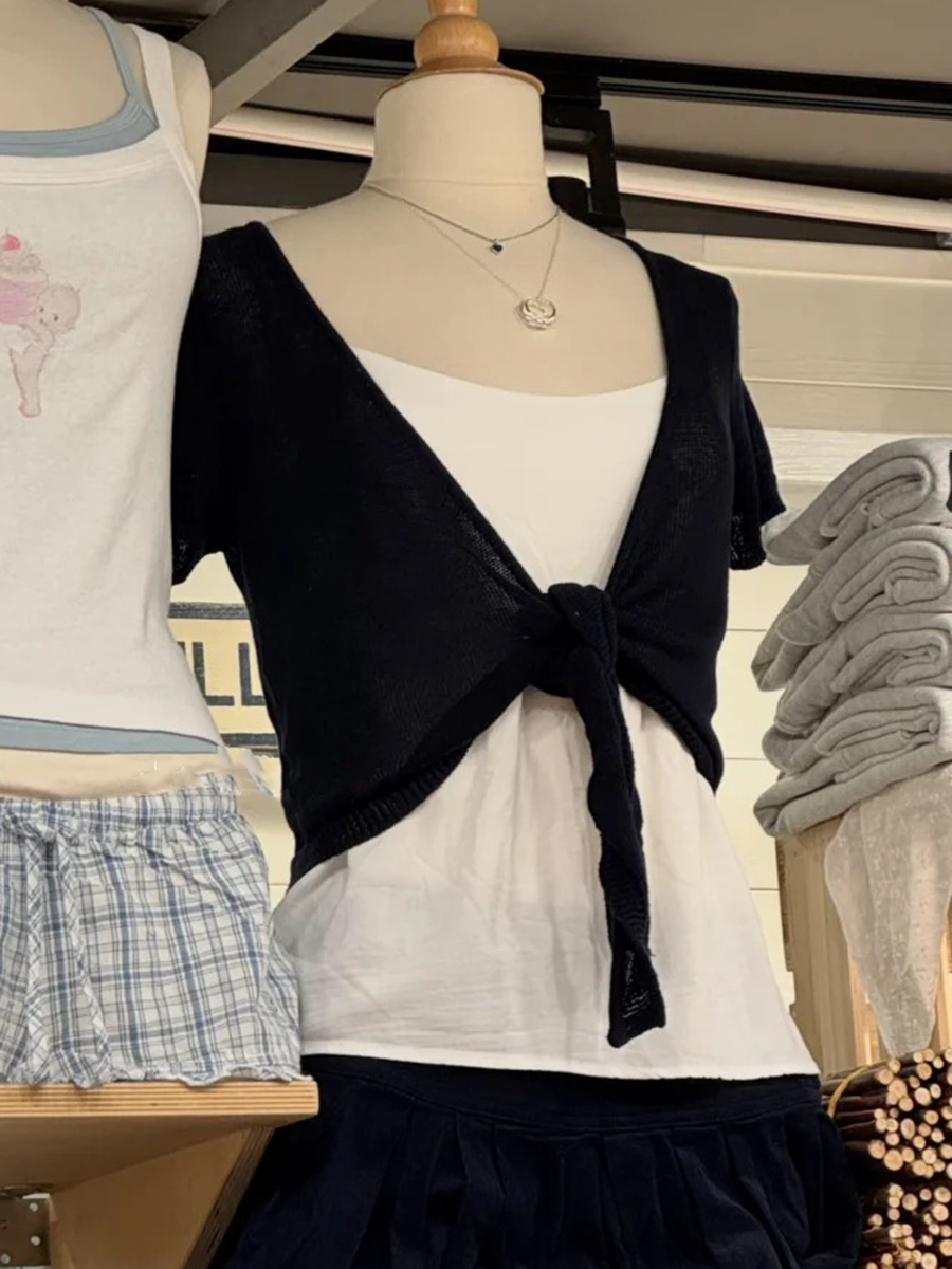 Black Cropped Lace-up Cardigan - đánh giá và giá Crop Cardigan Vintage
